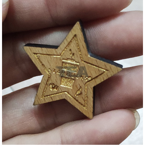 竹木製星型襟章
